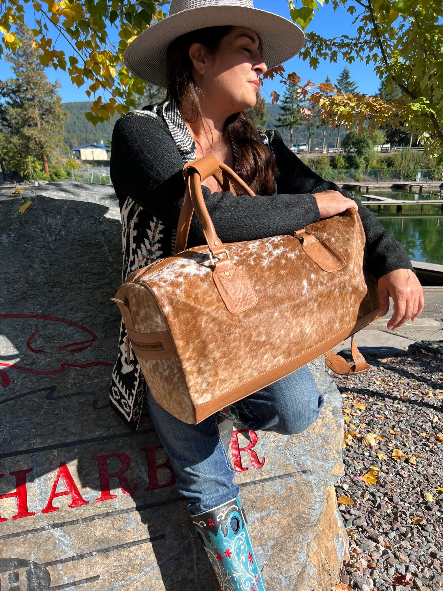 "The Bear Grass" Genuine Cowhide and Leather Duffel Travel Bag Unisex